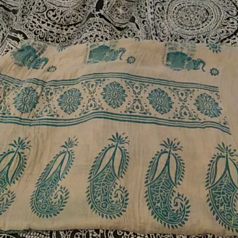 Indie scarf! Fun pattern! - Picture 2 of 3